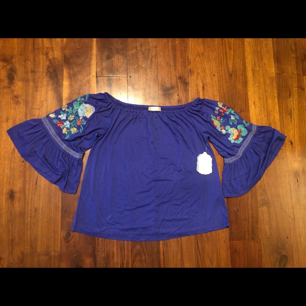 NEW WITH TAGS Women’s Altar’d State blouse size M